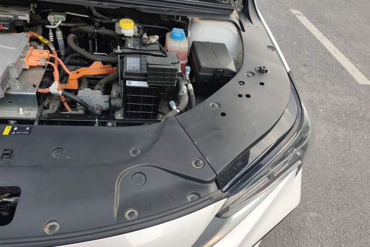 Used AION S 2023 Meizu 580 Lithium Iron Phosphate Engine Bay Left