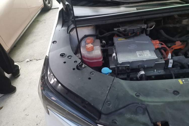Used AION S 2023 Meizu 580 Lithium Iron Phosphate Engine Bay Right