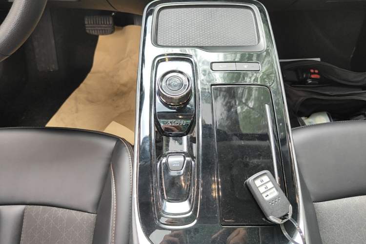 Used AION S 2023 Meizu 580 Lithium Iron Phosphate Gear Lever