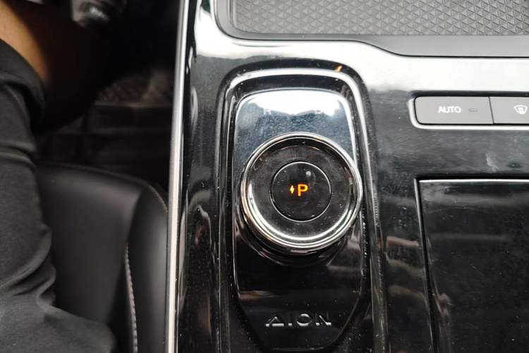 Used AION S 2023 Meizu 580 Lithium Iron Phosphate Gear Lever