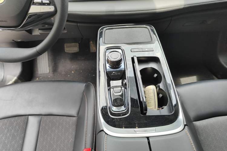 Used AION S 2023 Meizu 580 Lithium Iron Phosphate Gear Lever