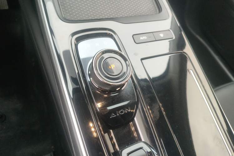 Used AION S 2023 Meizu 580 Lithium Iron Phosphate Gear Lever