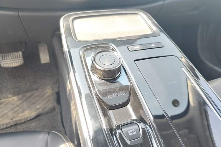 Used AION S 2023 Meizu 580 Lithium Iron Phosphate Gear Lever