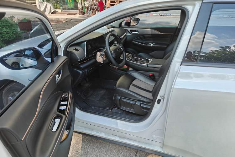 Used AION S 2023 Meizu 580 Lithium Iron Phosphate Interior 3