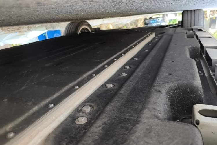 Used AION S 2023 Xuan 580 55.5 kWh Lithium Iron Phosphate Left Side Sill