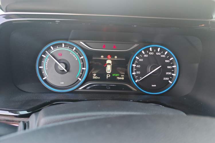 Used AION S 2023 Meizu 580 Lithium Iron Phosphate Odometer Close Up