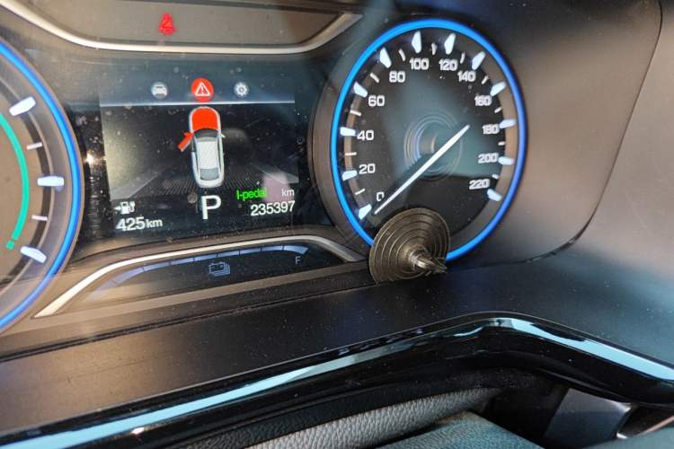 Used AION S 2023 Meizu 580 Lithium Iron Phosphate Odometer Close Up