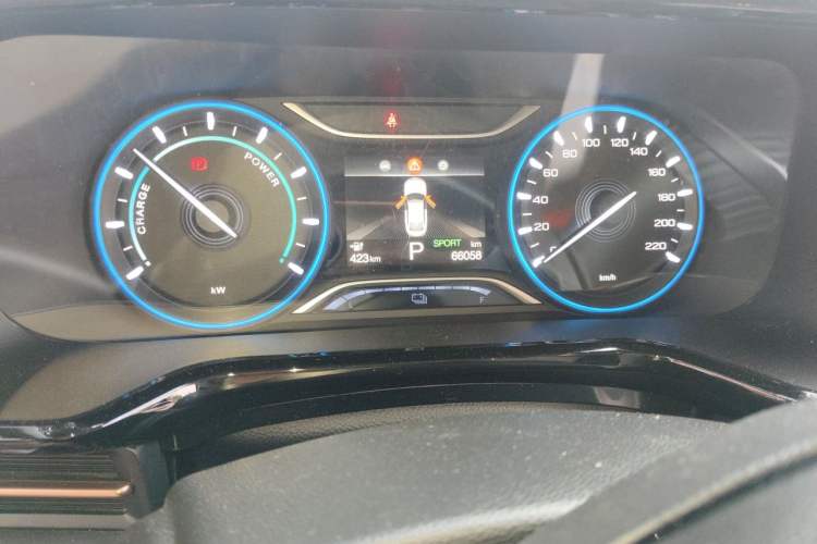 Used AION S 2023 Meizu 580 Lithium Iron Phosphate Odometer Close Up