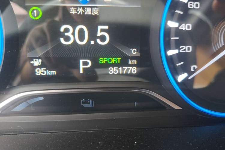 Used AION S 2023 Meizu 580 Lithium Iron Phosphate Odometer Close Up