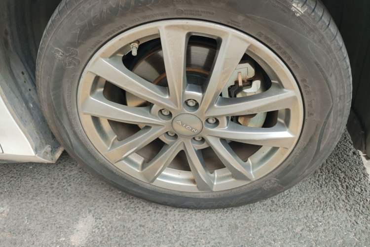 Used AION S 2023 Meizu 580 Lithium Iron Phosphate Right Front Wheel Hub
