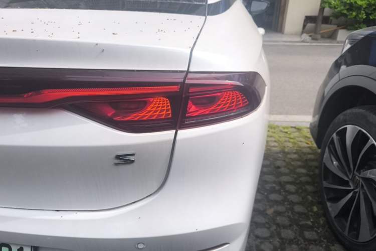 Used AION S 2023 Meizu 580 Lithium Iron Phosphate Right Rear Taillight
