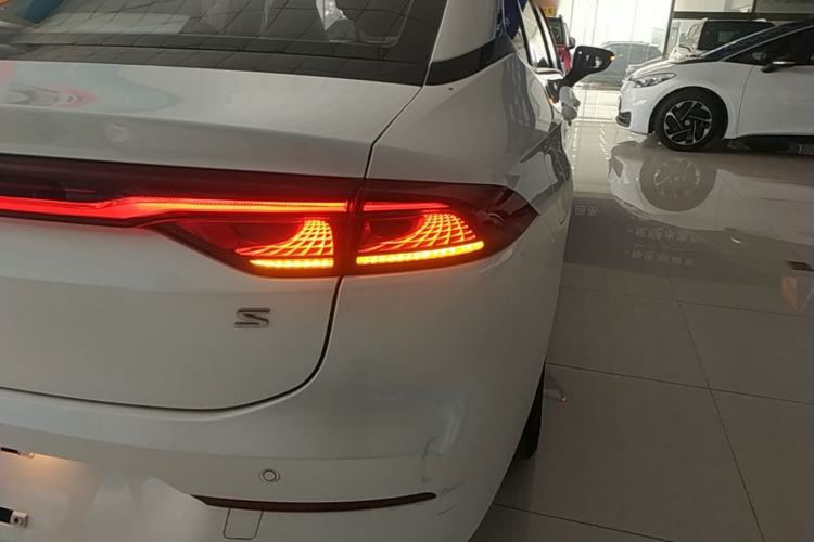 Used AION S 2023 Meizu 580 Lithium Iron Phosphate Right Rear Taillight