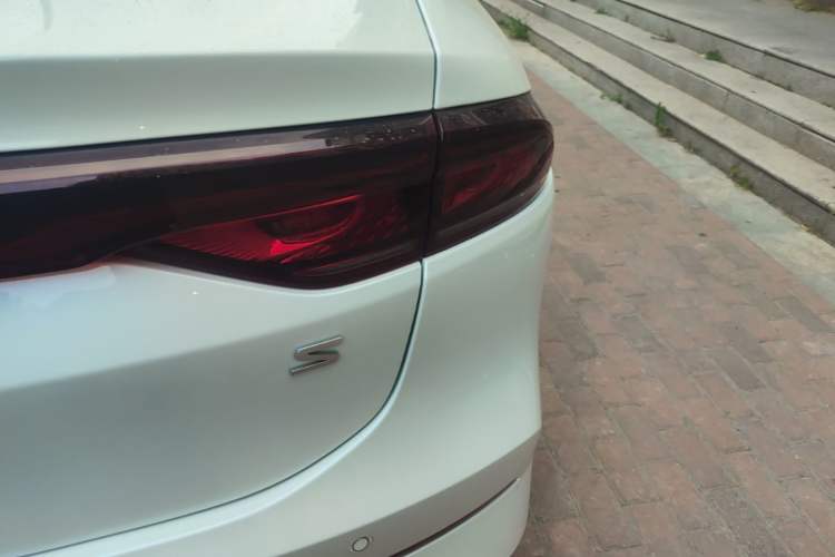 Used AION S 2023 Meizu 580 Lithium Iron Phosphate Right Rear Taillight