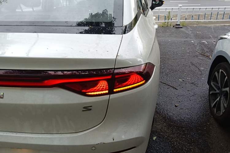 Used AION S 2023 Meizu 580 Lithium Iron Phosphate Right Rear Taillight