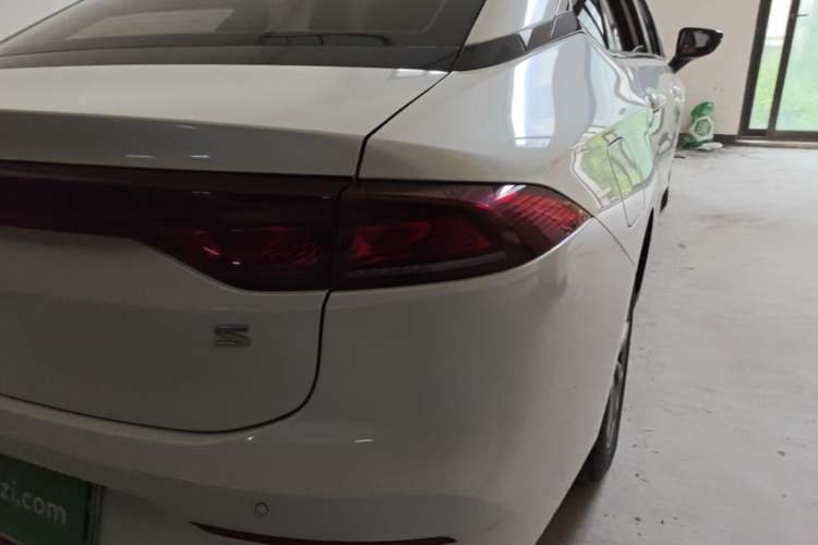Used AION S 2023 Meizu 580 Lithium Iron Phosphate Right Rear Taillight