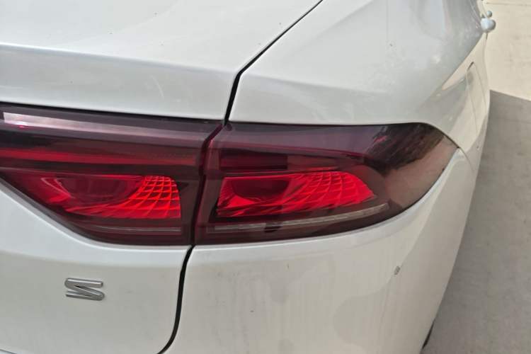 Used AION S 2023 Meizu 580 Lithium Iron Phosphate Right Rear Taillight