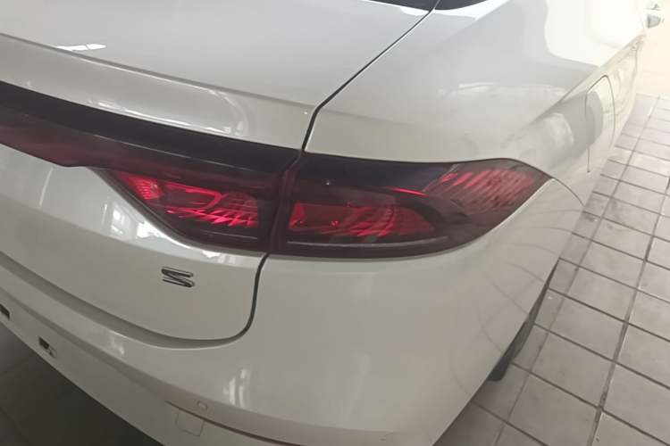 Used AION S 2023 Meizu 580 Lithium Iron Phosphate Right Rear Taillight