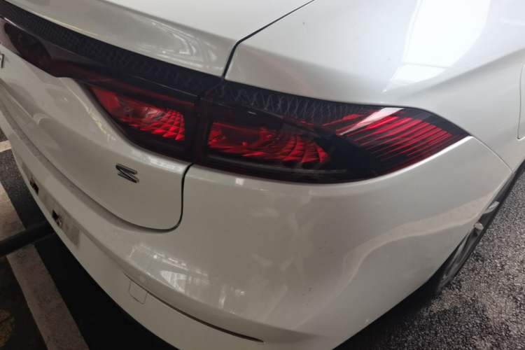 Used AION S 2023 Meizu 580 Lithium Iron Phosphate Right Rear Taillight