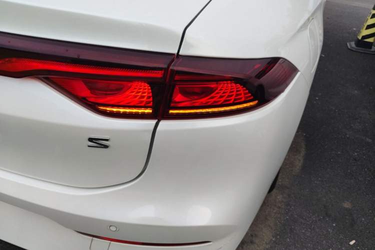 Used AION S 2023 Meizu 580 Lithium Iron Phosphate Right Rear Taillight