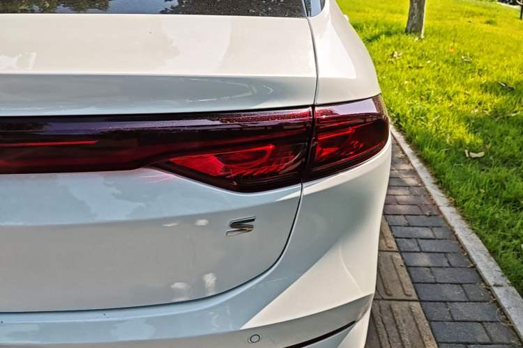 Used AION S 2023 Meizu 580 Lithium Iron Phosphate Right Rear Taillight