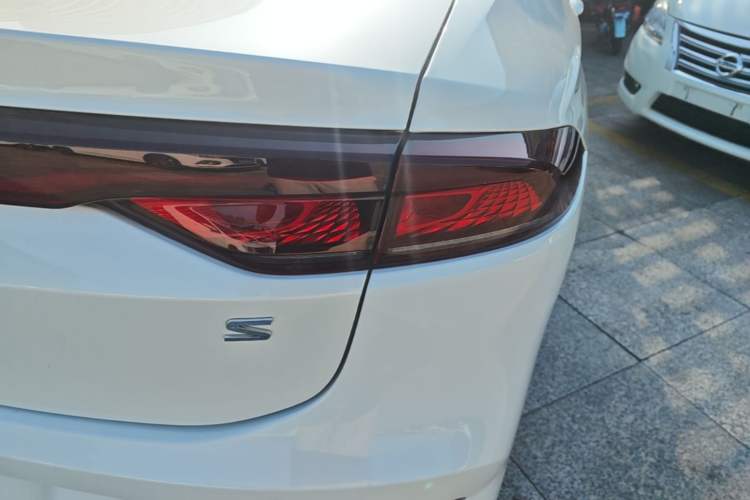 Used AION S 2023 Meizu 580 Lithium Iron Phosphate Right Rear Taillight
