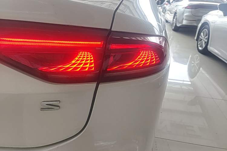 Used AION S 2023 Meizu 580 Lithium Iron Phosphate Right Rear Taillight