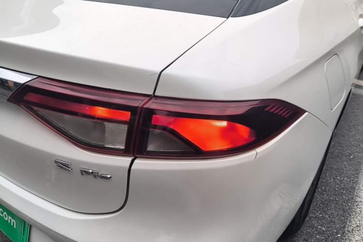 Used AION S 2023 Xuan 530 48.67 kWh Lithium Iron Phosphate Right Rear Taillight