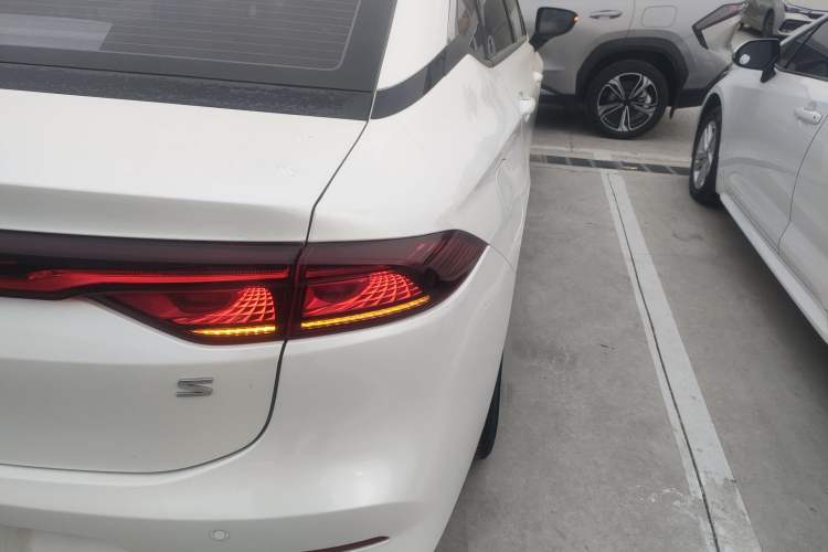 Used AION S 2023 Meizu 580 Lithium Iron Phosphate Right Rear Taillight