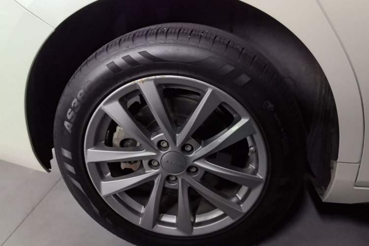 Used AION S 2023 Xuan 580 55.2 kWh Lithium Iron Phosphate Right Rear Wheel Hub