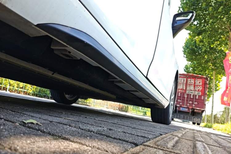 Used AION S 2023 Meizu 580 Lithium Iron Phosphate Right Side Sill