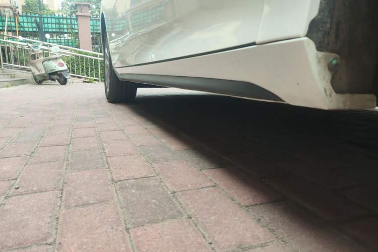 Used AION S 2023 Meizu 580 Lithium Iron Phosphate Right Side Sill