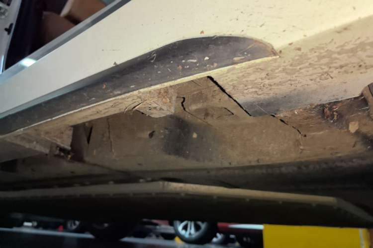 Used AION S 2023 Xuan 580 55.2 kWh Lithium Iron Phosphate Right Side Sill