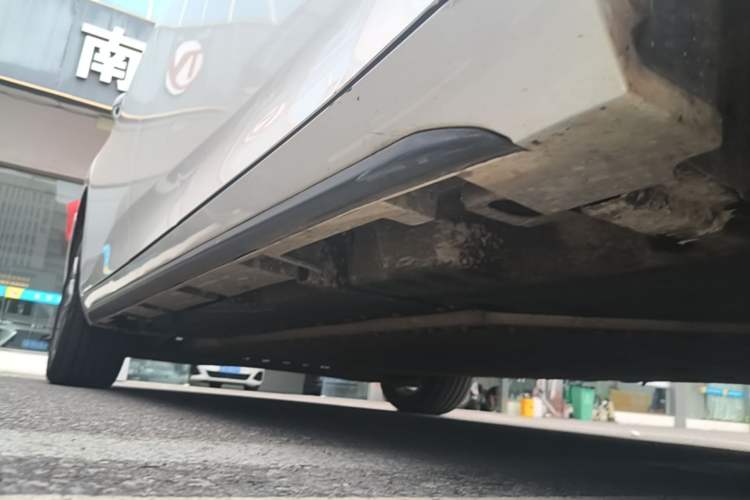 Used AION S 2023 Xuan 530 48.67 kWh Lithium Iron Phosphate Right Side Sill