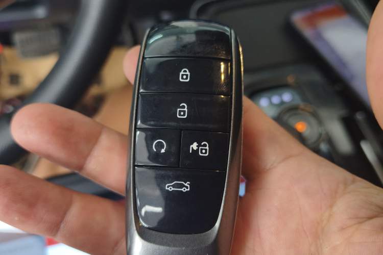Used AION S 2023 Xuan 580 55.2 kWh Lithium Iron Phosphate Vehicle Key