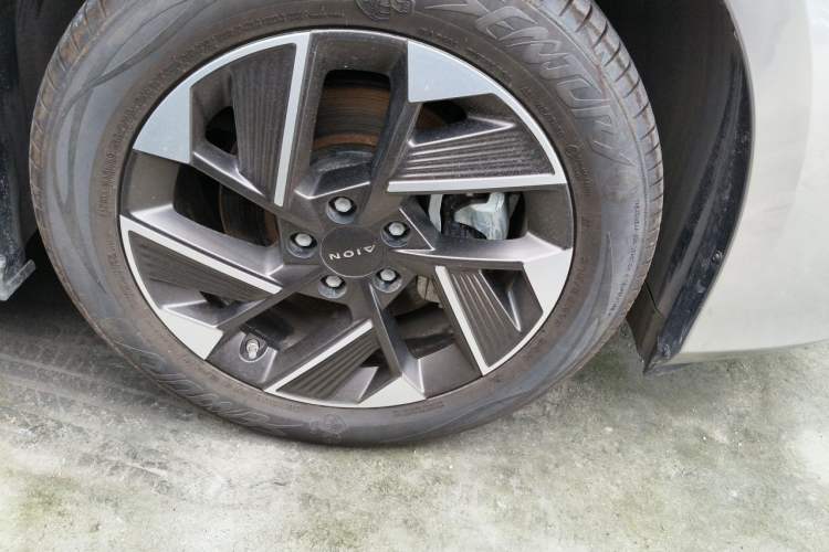 Used AION S  Right Front Wheel Hub