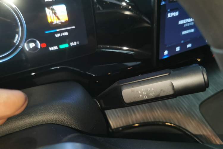 Used AION S MAX 2024 70 Star Edition 54.6 kWh Gear Lever