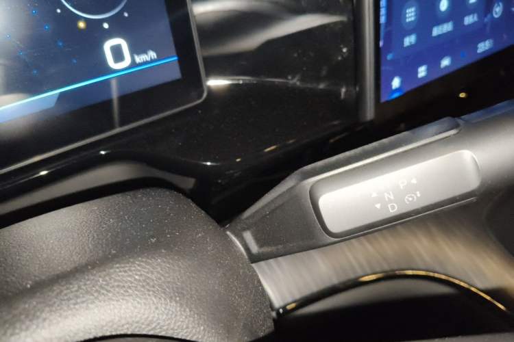 Used AION S MAX 2024 70 Star Edition 54.6 kWh Gear Lever
