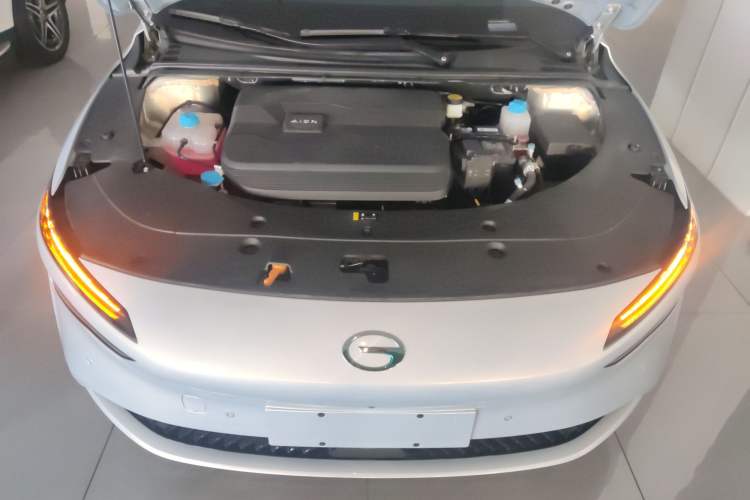 Used AION S MAX 2024 80 Xinghan Edition Ternary Lithium Engine Bay