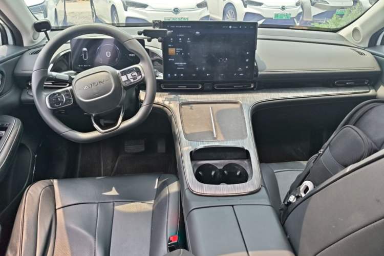Used AION S MAX 2024 70 Star Edition 54.6 kWh Center Console