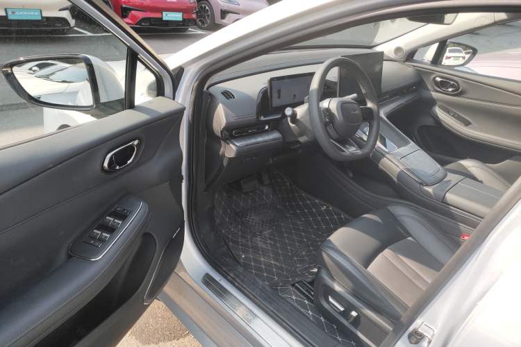Used AION S MAX 2024 80 Xinghan Edition Ternary Lithium Driver Seat