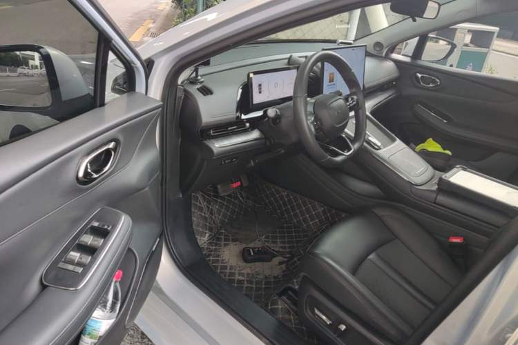 Used AION S MAX 2024 70 Star Edition 54.6 kWh Driver Seat