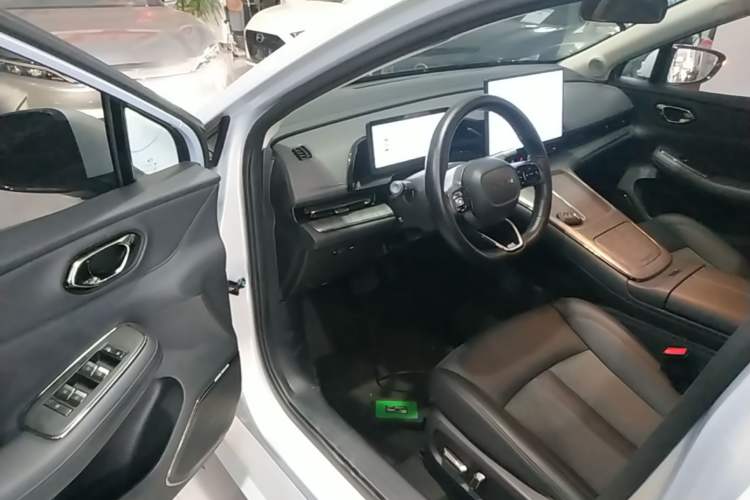 Used AION S MAX 2024 70 Star Edition 54.6 kWh Driver Seat
