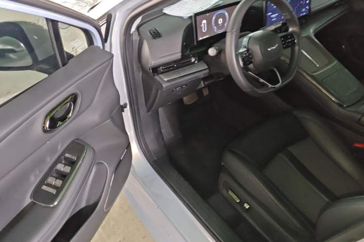 Used AION S MAX 2024 70 Star Edition 54.6 kWh Driver Seat