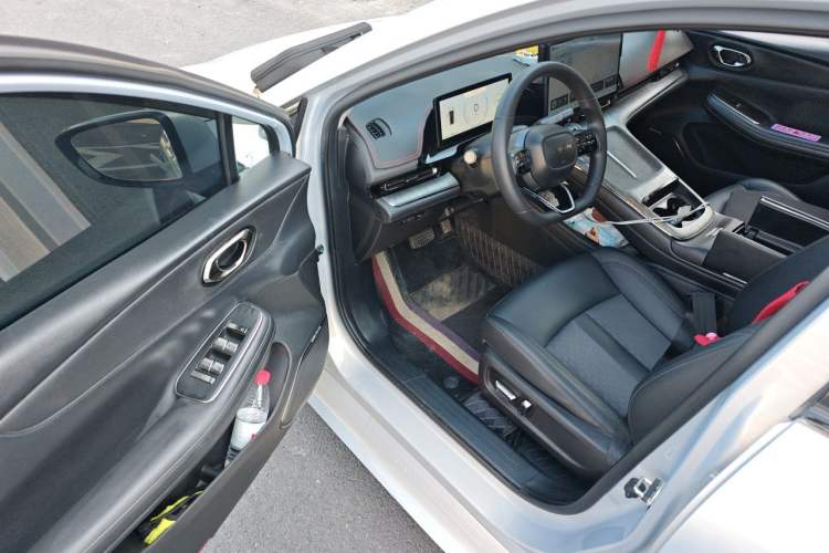 Used AION S MAX 2024 70 Star Edition 54.6 kWh Driver Seat