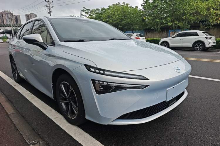Used AION S MAX 2024 70 Star Edition 54.6 kWh Front Right 45 Deg