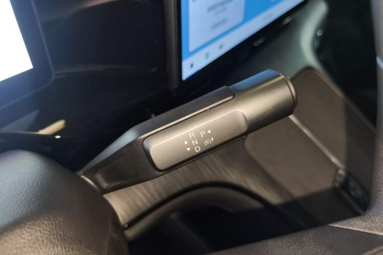 Used AION S MAX 2024 70 Star Edition 54.6 kWh Gear Lever