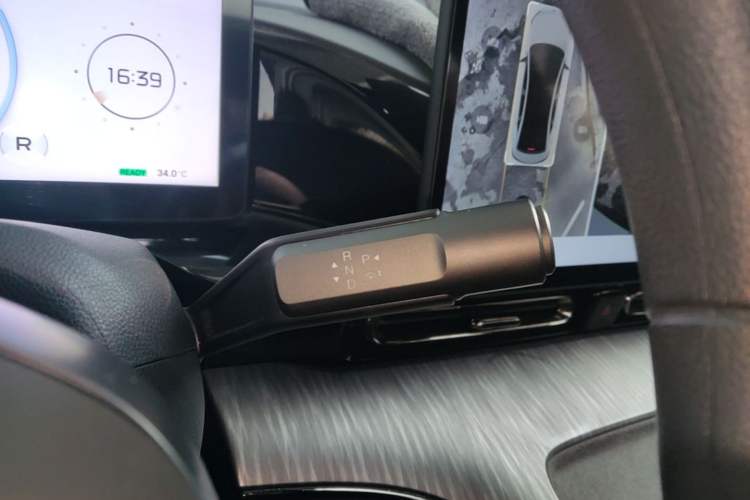 Used AION S MAX 2024 70 Star Edition 54.6 kWh Gear Lever