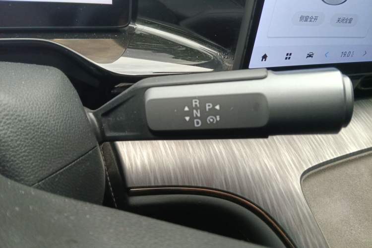 Used AION S MAX 2024 70 Star Edition 54.6 kWh Gear Lever