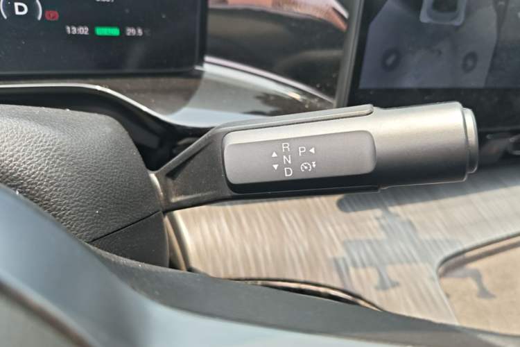 Used AION S MAX 2024 70 Star Edition 54.6 kWh Gear Lever