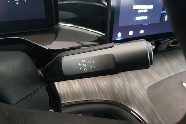 Used AION S MAX 2024 70 Star Edition 54.6 kWh Gear Lever